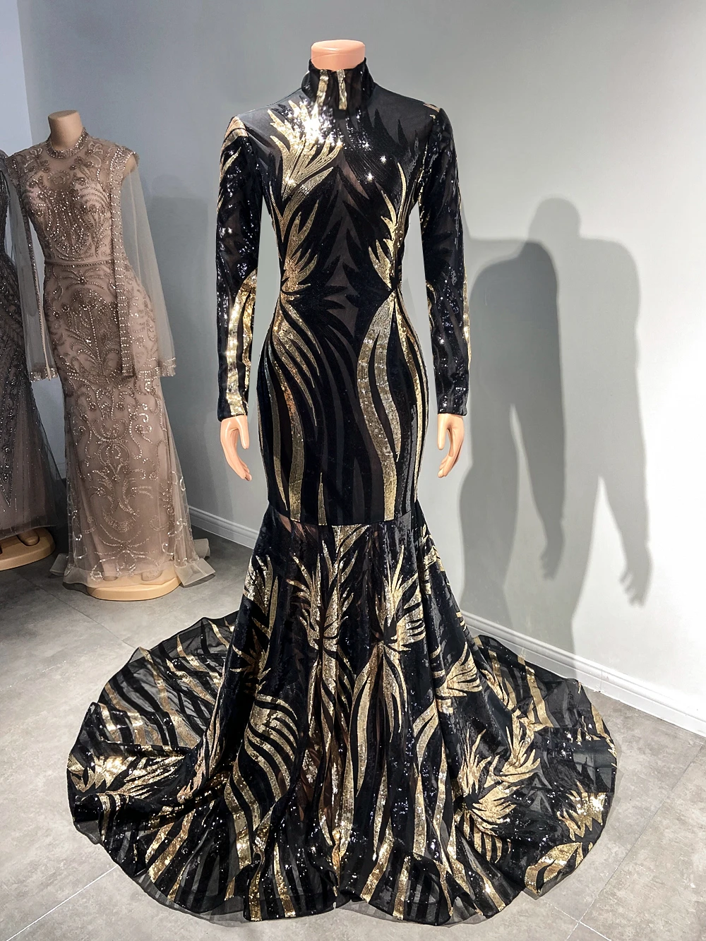 

Женское платье с юбкой-годе, длинное черно-золотистое платье с высоким воротом и длинным рукавом, расшитое блестками, для выпускного вечера,...