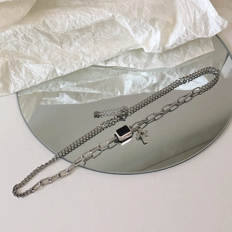 

2021 New Fashion Black Gem Retro Clavicle Chain Female Trendy Temperament Simple Pendant Necklaces Rock Bar Party Jewelry