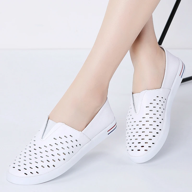 Женские туфли с перфорацией балетки на плоской подошве лоферы без застежки 2020-2