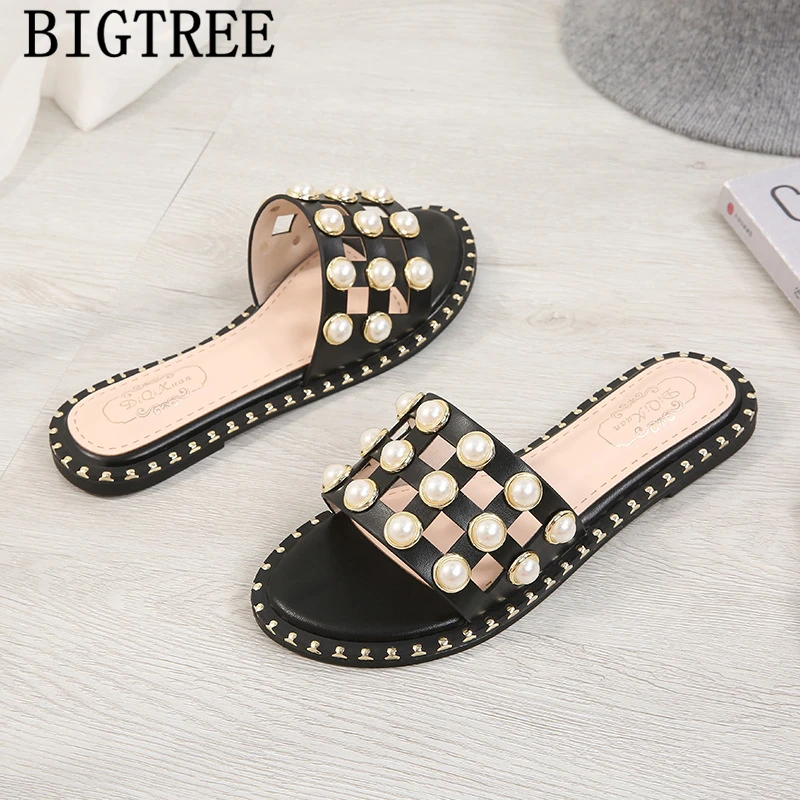 Белые шлепанцы с жемчугом кожаные милые женская летняя обувь большого размера