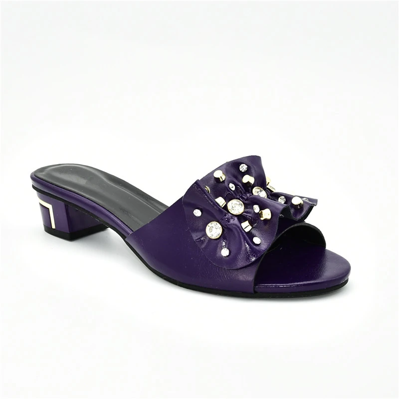 Новейшая модная весенняя обувь Женские туфли на платформе без застежки низком