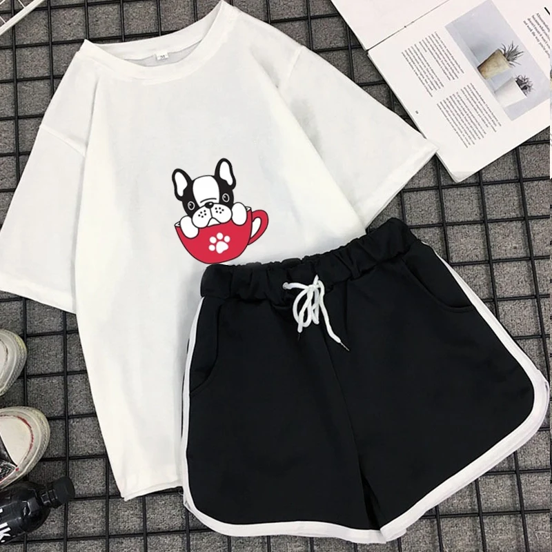 Летний женский спортивный костюм из двух предметов: футболка топ и