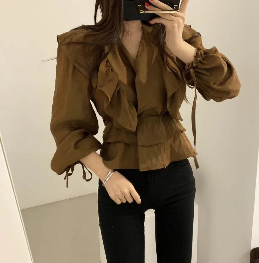 

TVVOVVIN 2021spring Sexy V-neck Spliced Ruffles All-match Short Shirt Solid Color High Waist Lace-up Female Tops AUC5