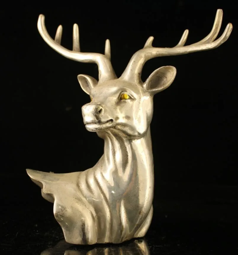 

Статуя оленя из белой меди