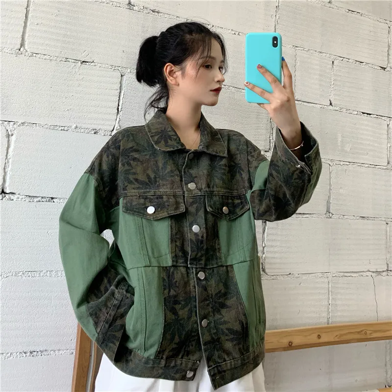 Женская джинсовая куртка в стиле милитари армейская зеленая камуфляжная