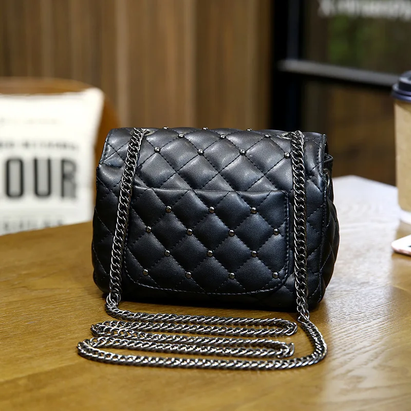 

pring New Vintage Rivet Small Square Crossbody Bags Mini Women Handbag Lock Pu Leather Chain Shoulder Bag Woman Messeng Bags