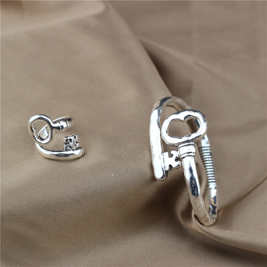 

Anslow 2022 New Design Fashion Jewelry Trendy Set Opening Size Key Shape Bangle&Ring For Women Best Friend Couple Mum Gift
