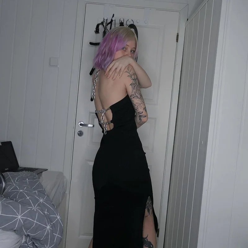 Женское длинное платье с открытой спиной облегающее составного кроя без рукавов