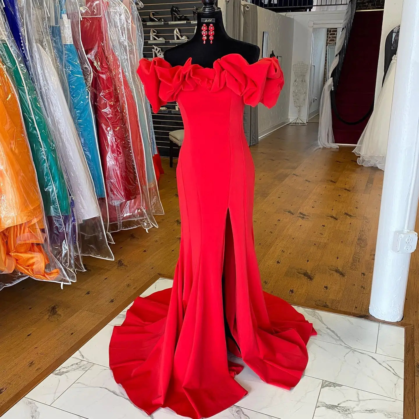 

Платье с открытыми плечами для выпускного вечера, красное платье с юбкой-годе, со шлейфом, высоким разрезом, боковой молнией сзади, 2022