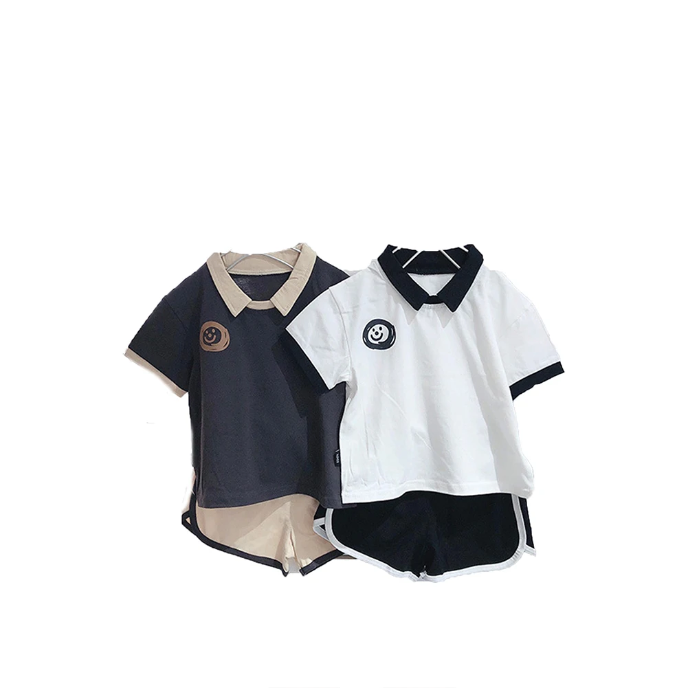 

Модная униформа для детей, комплект одежды для маленьких мальчиков и девочек, комплект из двух предметов, летняя футболка с лацканами и улыб...