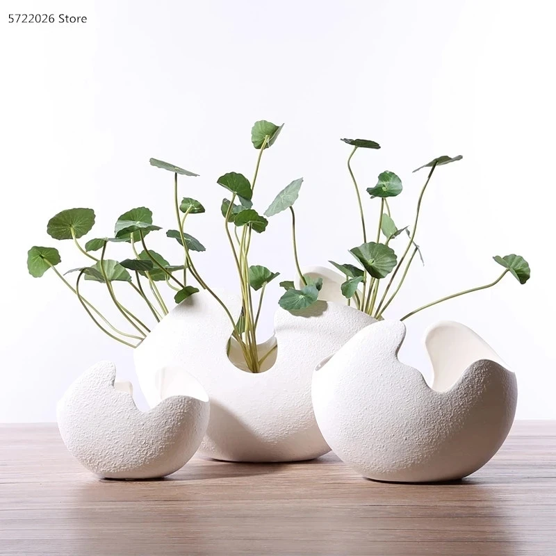 

Modern home decoration white ceramic vase Scandinavian style creative eggshell shaped hydroponic vase art deco crafts