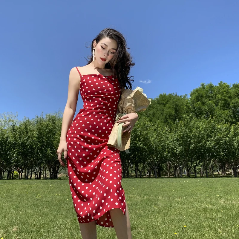 Женское винтажное платье в горошек Красное Длинное облегающее белый на тонких