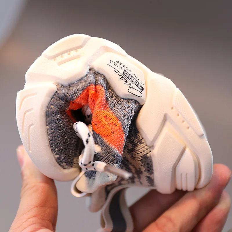 Осенняя детская обувь спортивная для мальчиков и девочек модная дышащая с мягкой