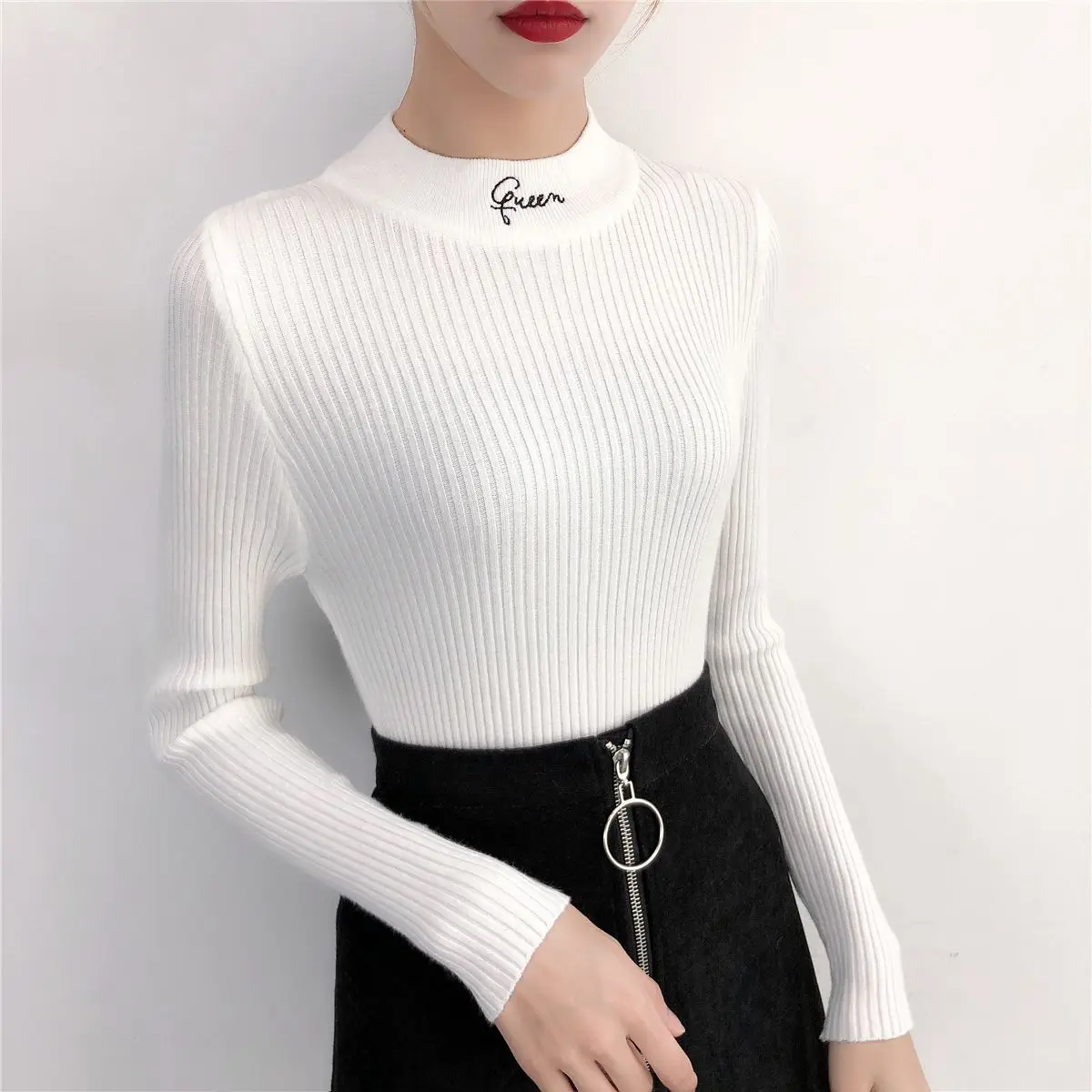 Новинка 2019 года Облегающая водолазка с вышивкой и надписью! Большая часть