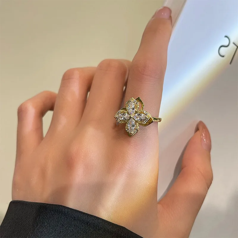

Origin Summer Elegant Rotatable Shinning CZ Stone Flower Charm Rings for Women Ladies Metallic Open Rings Lovely Accessories