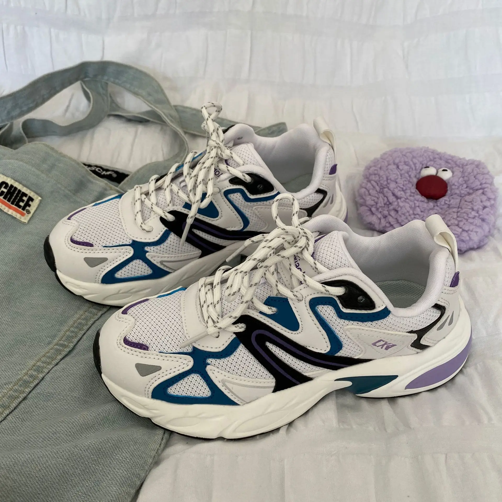 

Кроссовки женские сетчатые на шнуровке, люксовые легкие спортивные туфли, отражающие дизайнерские, повседневная обувь для бега