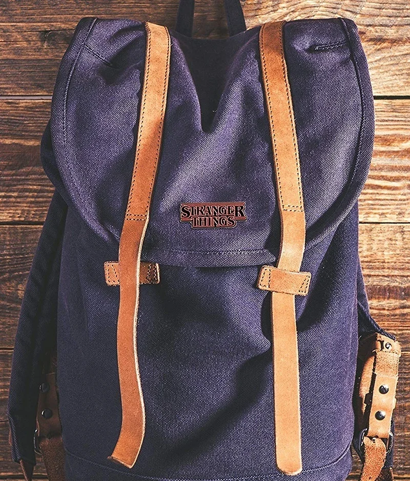 Эмалированная булавка в стиле фильма очень странные дела | Украшения и