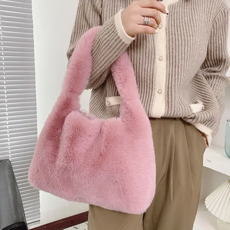 

Plush Bag Fashion Handbag Large Capacity Plush Shoulder Messenger Bag for Women Faux Fur Bag Winter Tote Bag Handbags for Ladies