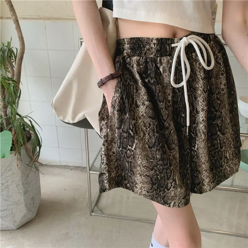 

Niche shorts women's loose casual elastic waist Snake Print 2021 new style Hong Kong style retro versatile wide leg pants