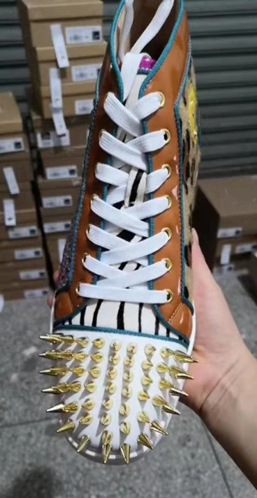 Мужские кроссовки стразы из флока с леопардовым узором шипами и заклепками на