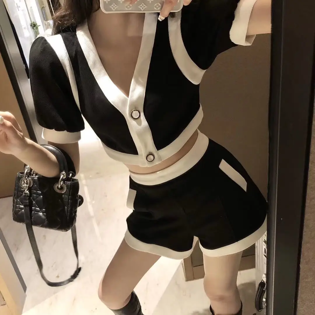 

2 Piece Set Korean Temperament Sexy V-neck Short Sleeve Color Matching Exposed Navel Top High Waist Shorts Summer Women Suit