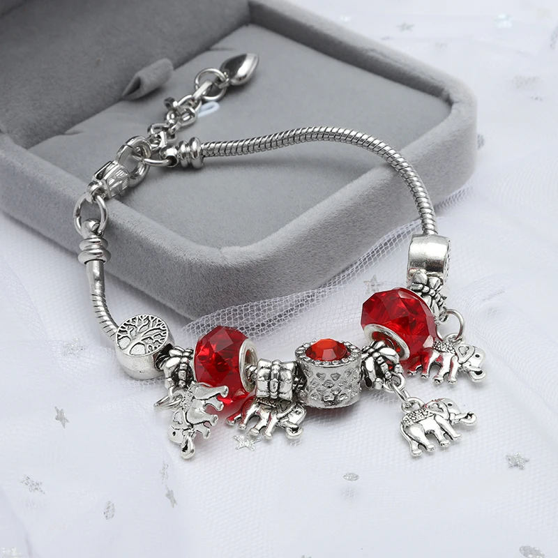 Посеребренный самодельный браслет с кнопками и подвеской в виде слона