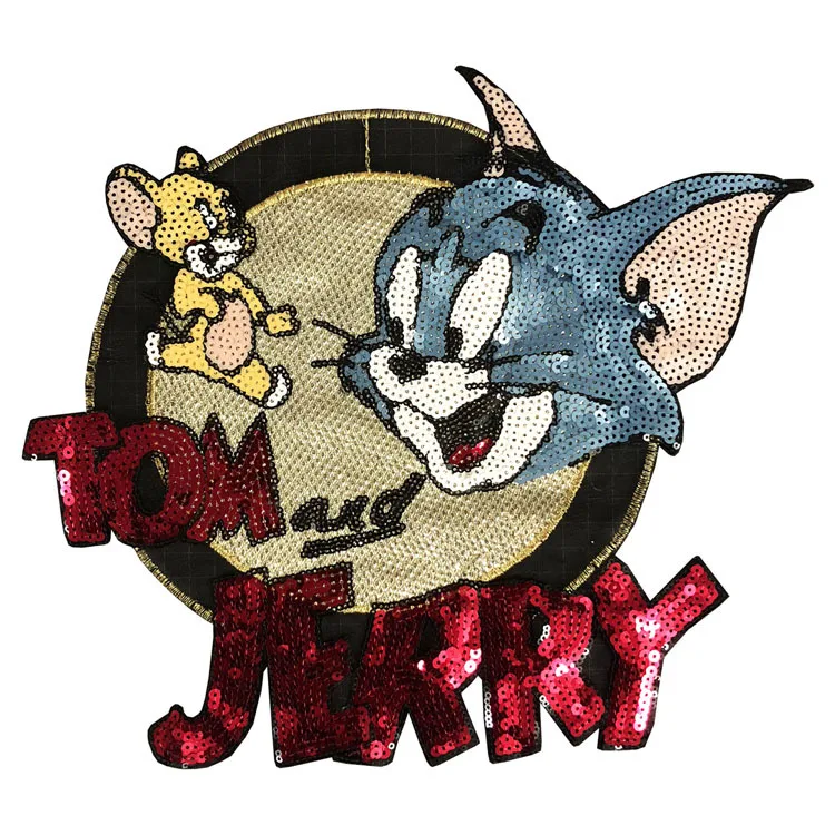 Нашивка с милым рисунком кошки и мышки нанесенная на одежду подходит как для