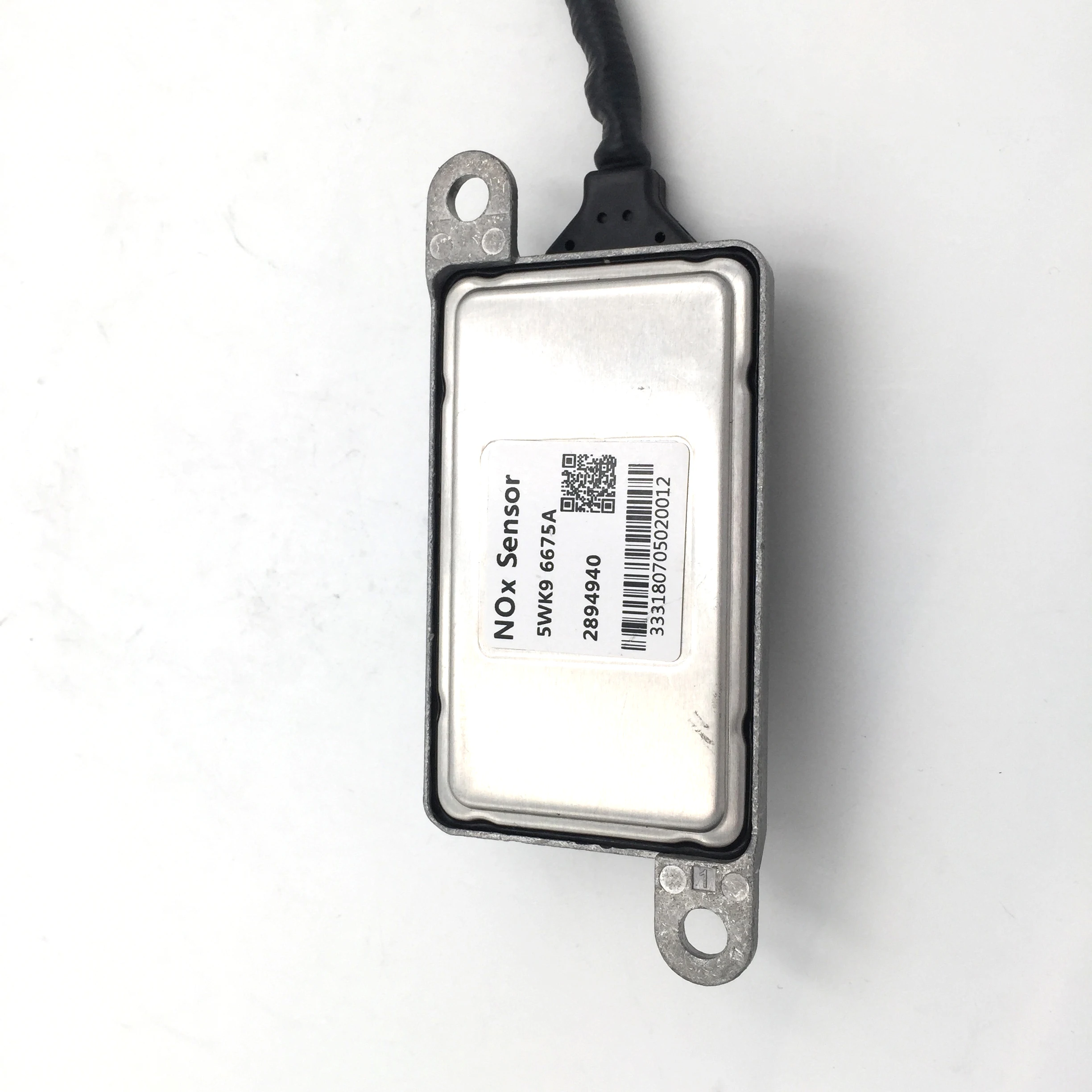 

Truck Auto NOx Sensor for cummins 5WK9 6675A 2894940 2871979 4984577 4954222 nitrogen oxide sensor 24V Flat Four Needles