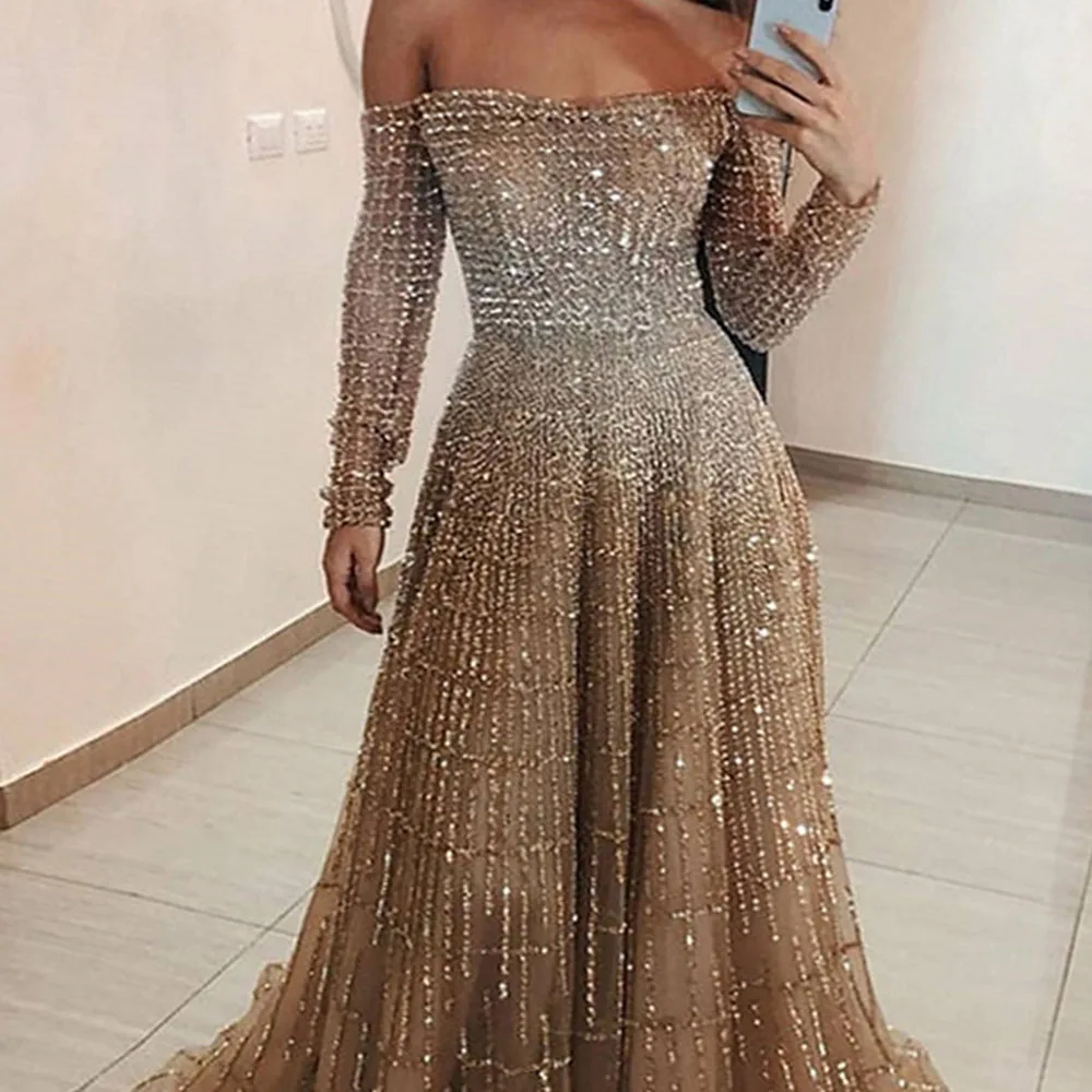 Женское вечернее платье с блестками и открытыми плечами элегантное блестящее