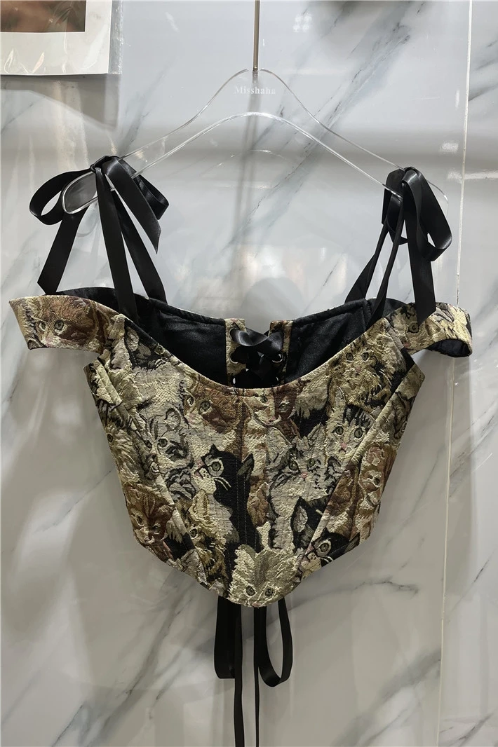 Женский топ на бретельках с открытыми плечами летний короткий без рукавов