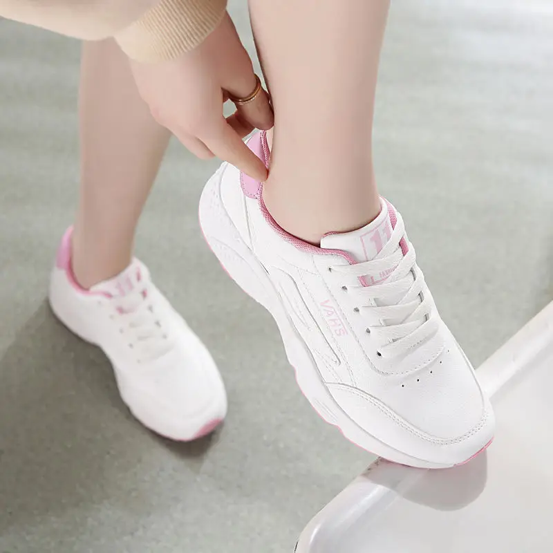 Женские кроссовки на платформе Зимние теплые плюшевые ботинки шнуровке большой