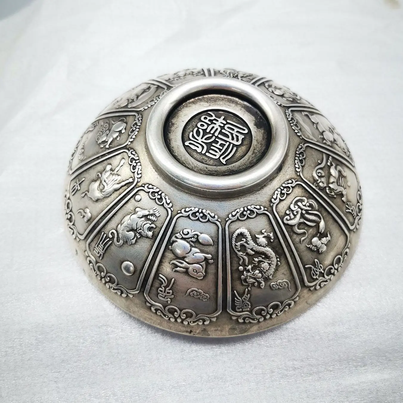 

China Elaboration Tibet Silver Engrave Propitious "12 Zodiacal " Bowl Metal Crafts Home Decoration