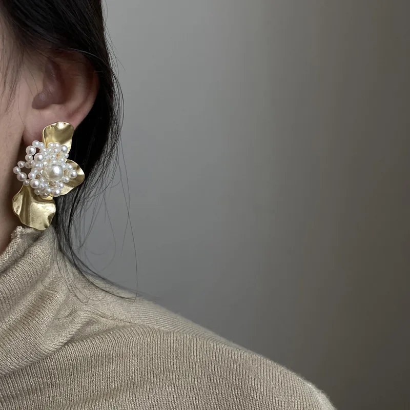

Korean Retro Metal Irregular Pearl Earrings for Women Girls Exaggerated Flower Gold Color Unusual Earring Party Wedding Jewelry