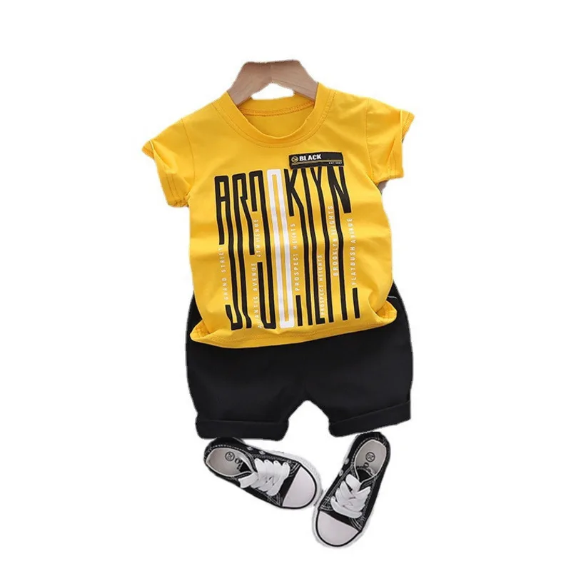 

Новинка, летний модный костюм для маленьких мальчиков, Детская футболка и шорты с буквами для девочек, 2 шт./компл., повседневный костюм для м...