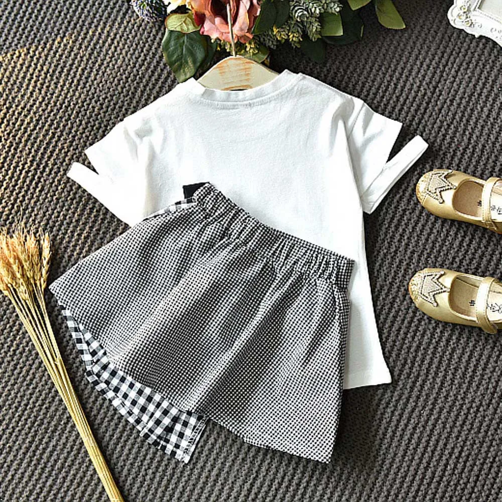 Футболка с коротким рукавом и принтом надписей LOVE Girls + клетчатая юбка в комплекте