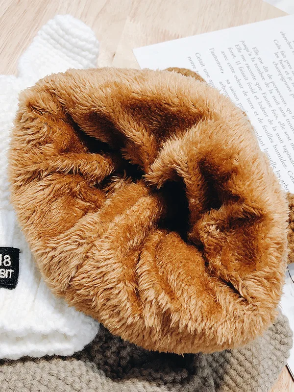 Осенне зимняя женская шапка с милыми кошачьими ушками бархатная утолщенная