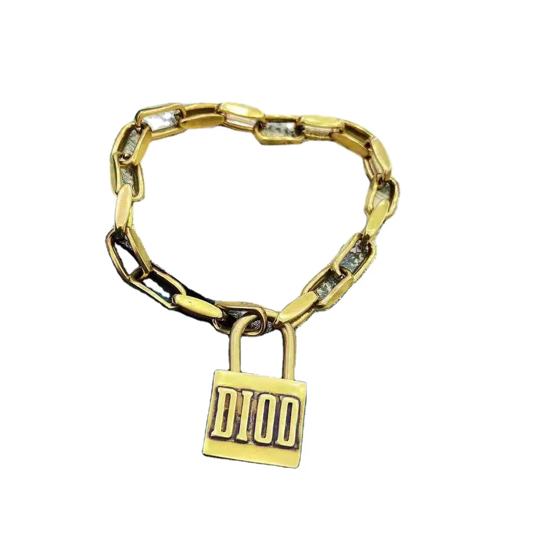 

Retro lock neck chain necklace women's European and American net red same hip hop chain small lock