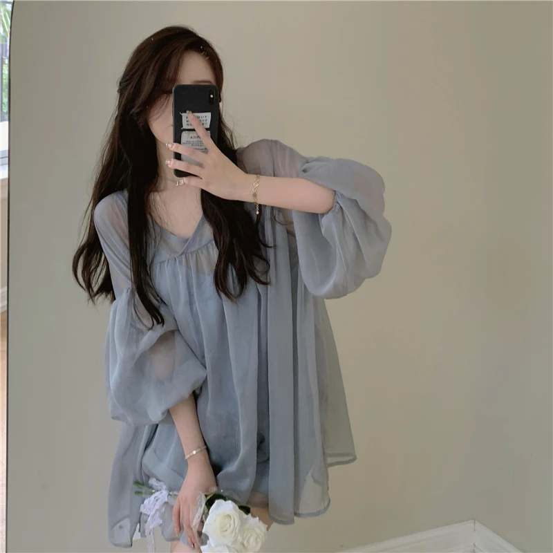 

Женская шифоновая блузка с коротким рукавом и V-образным вырезом