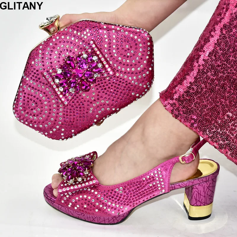 В нигерийском стиле комплект из обуви и сумки украшенные со стразами