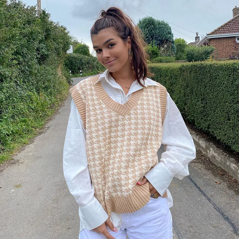 

Женский свитер оверсайз в стиле «гусиные лапки»