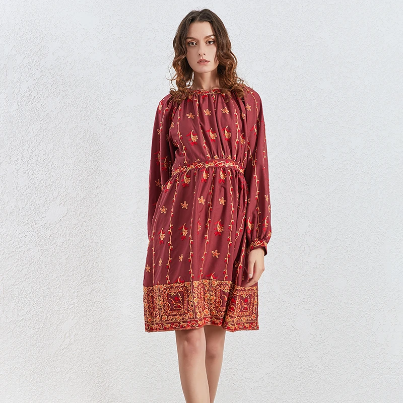 Платье-миди TWOTWINSTYLE с круглым вырезом длинными рукавами-фонариками и высокой