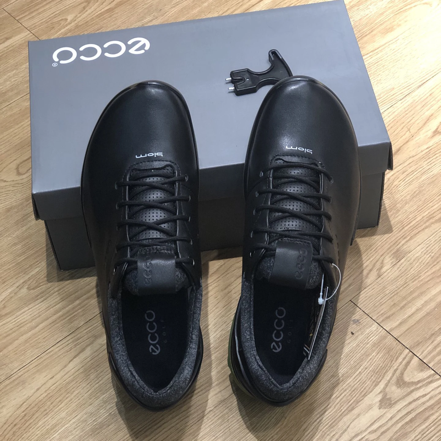 

New Brand Mens Golf Shoes Genuine Leather Comfortable Spikes Golf Training Sneakers Leather Mens Golf Trainers