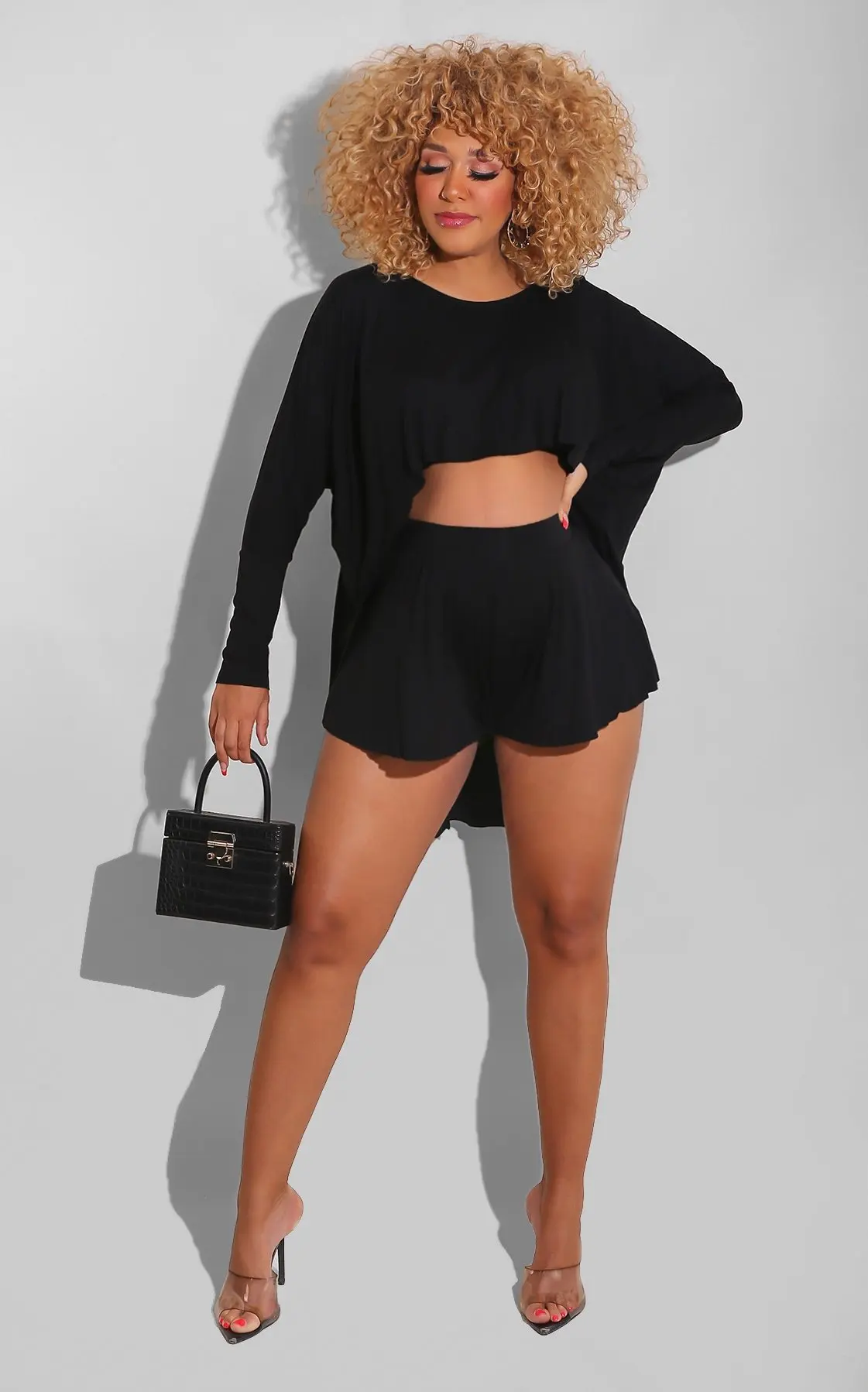 

Solid Color Two Piece Women's Clothing Personality Round Neck Bat Long Sleeve Sexy Nude Loose Casual Shorts Suit Dropshipping