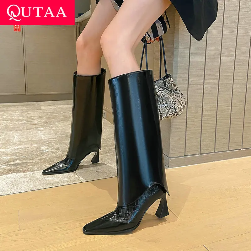 

Женские высокие сапоги QUTAA, черные сапоги до колена из натуральной кожи, на платформе, с острым носком, на расширяющемся книзу каблуке, больш...
