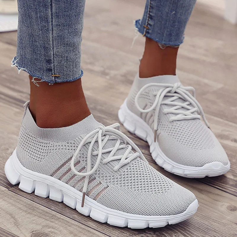 Весенние женские кроссовки сетчатые мягкие на плоской подошве