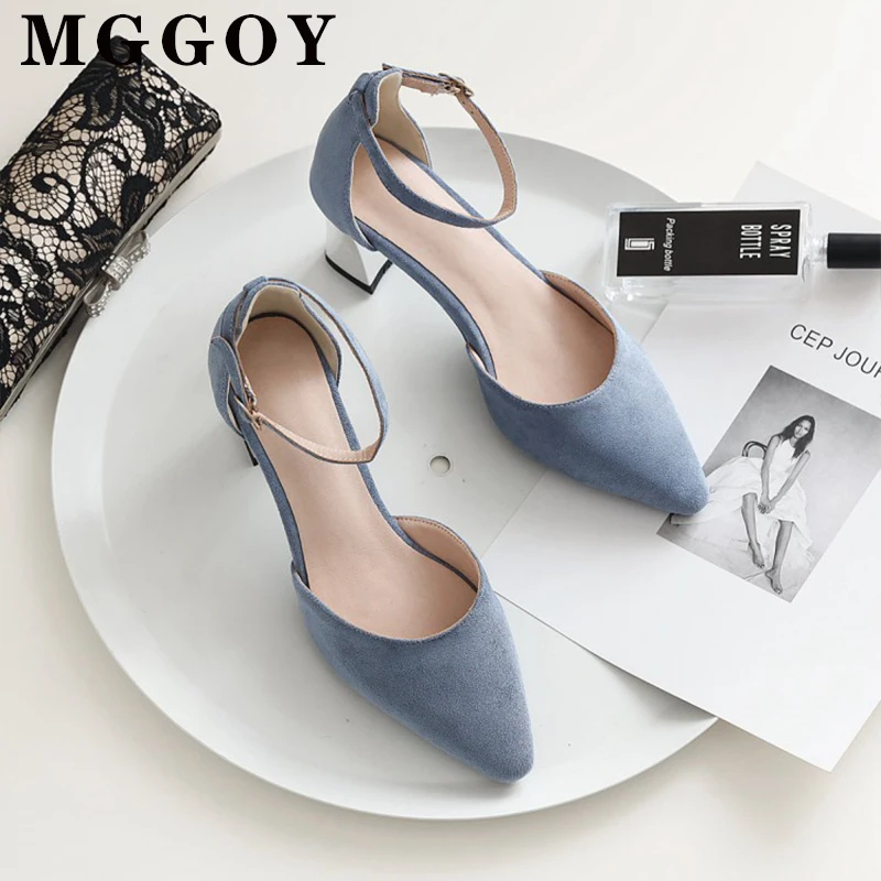 Женские туфли-лодочки с острым носком большие размеры ремешком на щиколотке