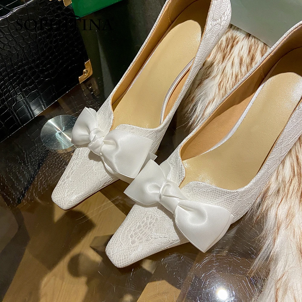 

Женские свадебные туфли SOPHITINA, белые шелковые туфли-лодочки с бантом-бабочкой и квадратным носком, на высоком каблуке, элегантная Милая модн...