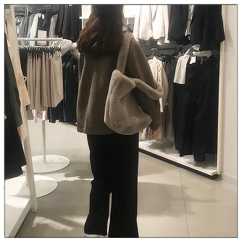 

New Winter Handbag Soft Totes Female Luxury Designer Grey Plush Handbags Winter Large Capacity Big Faux Fur Shoulder Bag for Wom