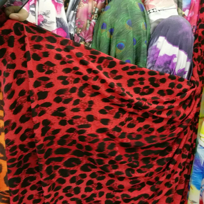 Эластичная матовая молочный шелк с принтом ткань красным леопардовым для