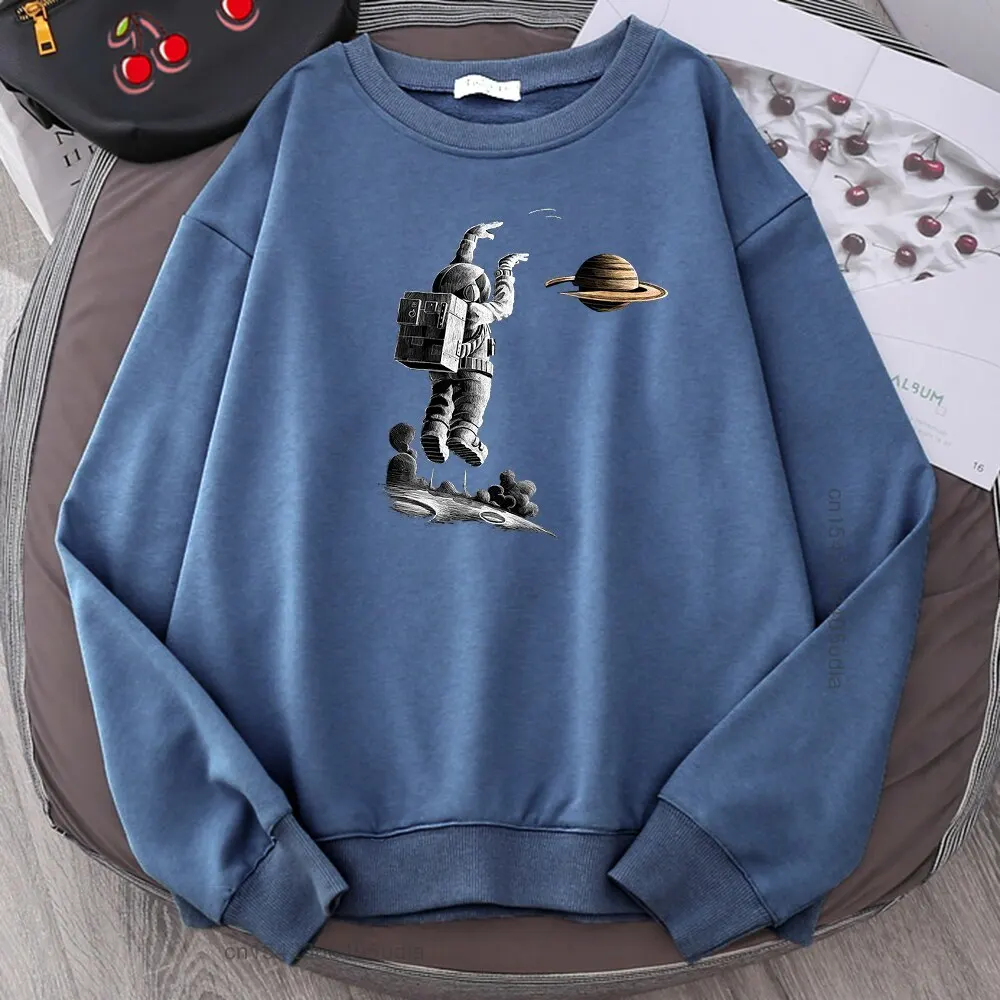 Свитшот мужской с астронавтом играющим в баскетбол удобный пуловер модная